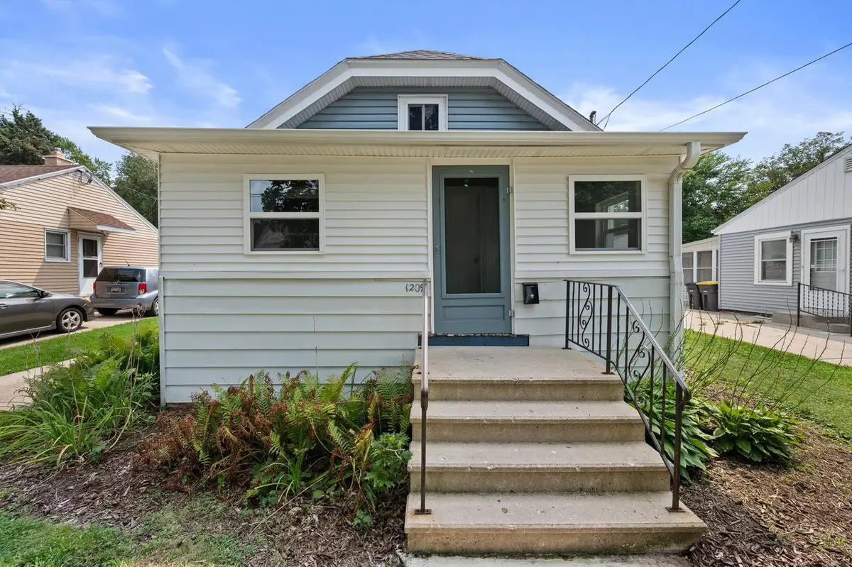 1209 Ellis STREET, Waukesha, WI 53186 - #1