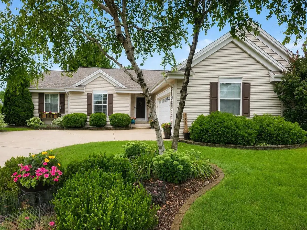 3608 Rivers Crossing DRIVE, Waukesha, WI 53189 - #1
