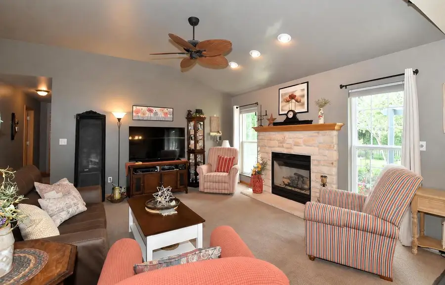 3608 Rivers Crossing DRIVE, Waukesha, WI 53189 - #3