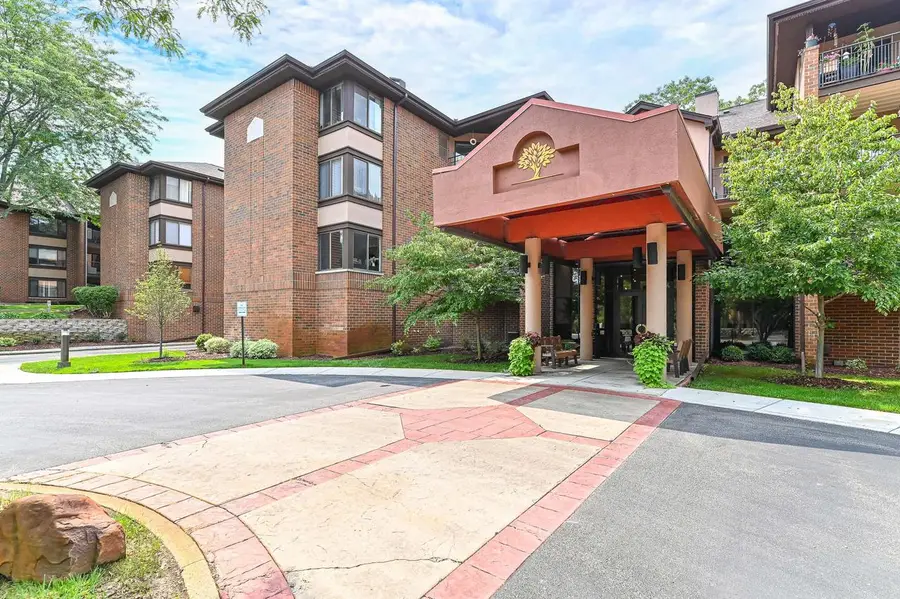 1600 W Green Tree ROAD #B130, Glendale, WI 53209 - #2
