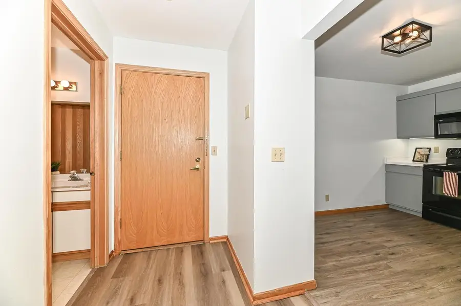 1600 W Green Tree ROAD #B130, Glendale, WI 53209 - #3