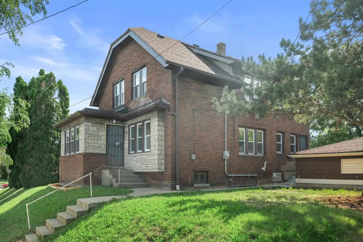 3258 N 23rd STREET, Milwaukee, WI 53206 - #1