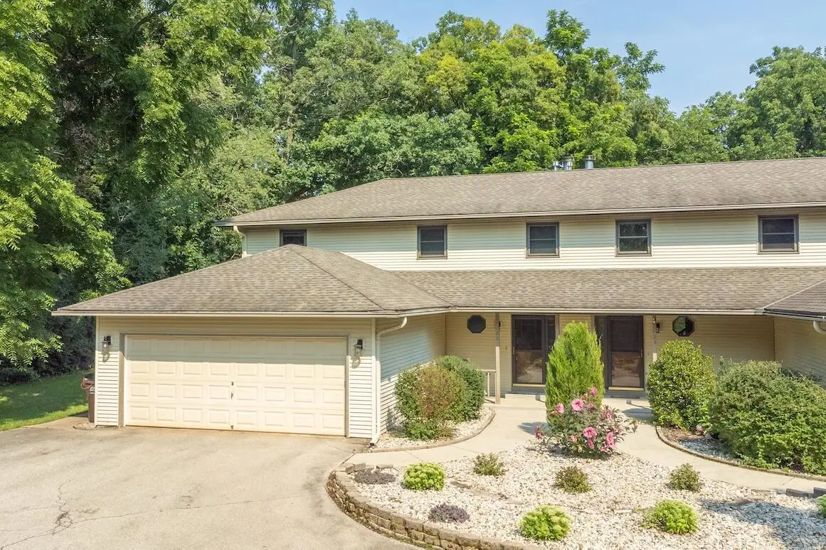 126 N Lapham Peak ROAD, Delafield, WI 53018 - #1