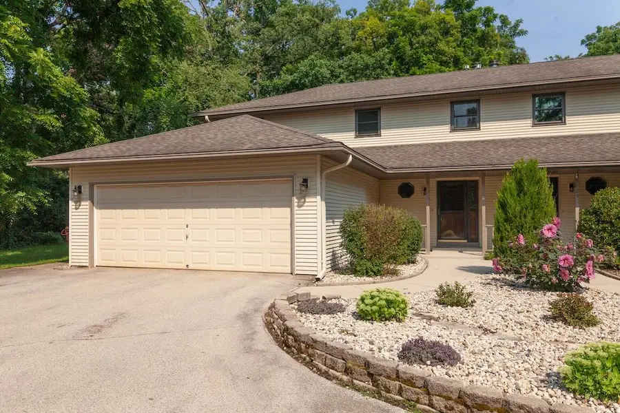 126 N Lapham Peak ROAD, Delafield, WI 53018 - #2
