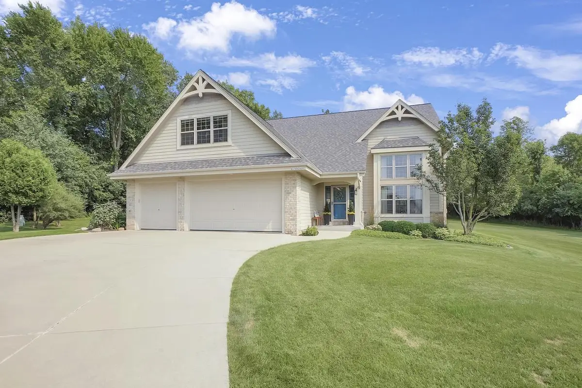 W270N2468 Orchard LANE, Pewaukee, WI 53072 - #1