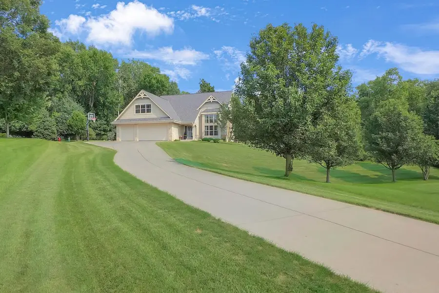 W270N2468 Orchard LANE, Pewaukee, WI 53072 - #2