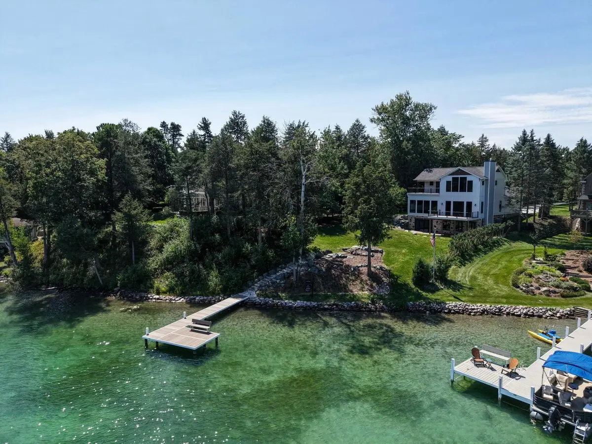 3244 N Interlaken DRIVE, Summit, WI 53066 - #1