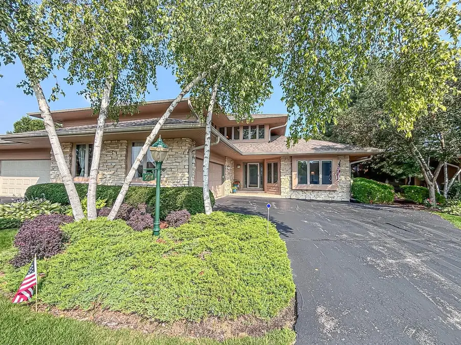 504 N Ponderosa DRIVE, Hartland, WI 53029 - #2
