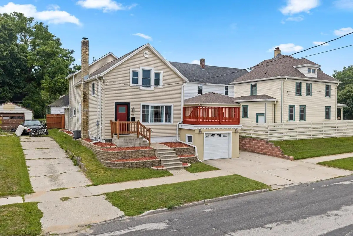 713 Huron STREET, Manitowoc, WI 54220 - #1