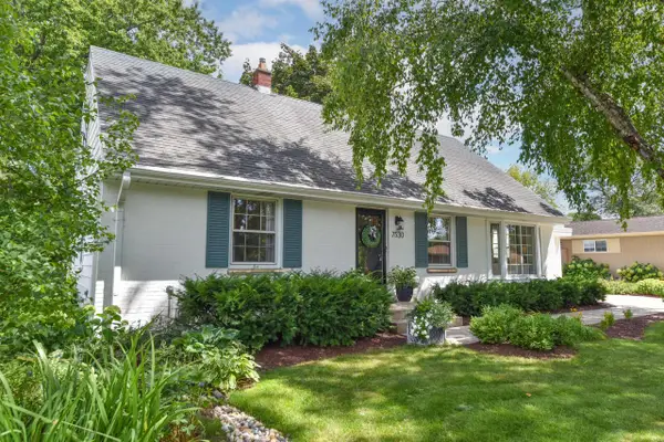 7530 N Fairchild ROAD, Fox Point, WI 53217
