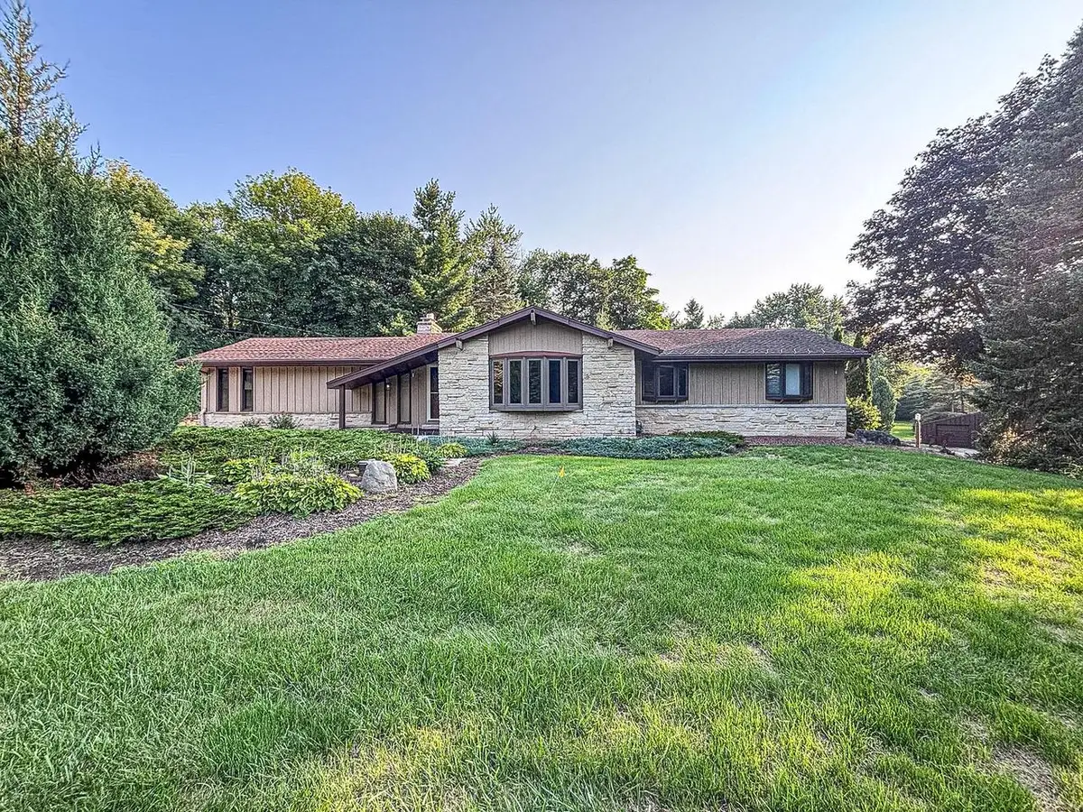 W228S5955 Arrow Ridge ROAD, Waukesha, WI 53189 - #1