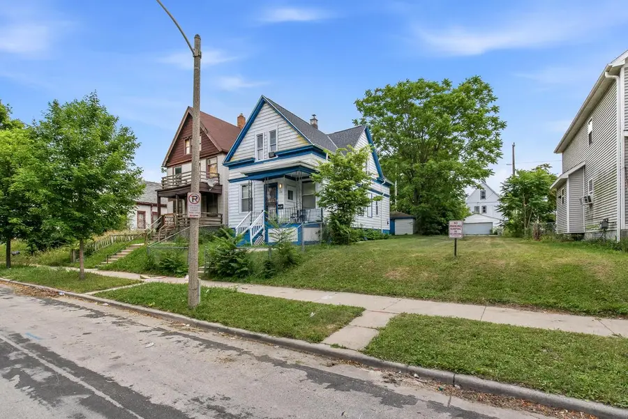 2848 N 19th STREET, Milwaukee, WI 53206 - #3