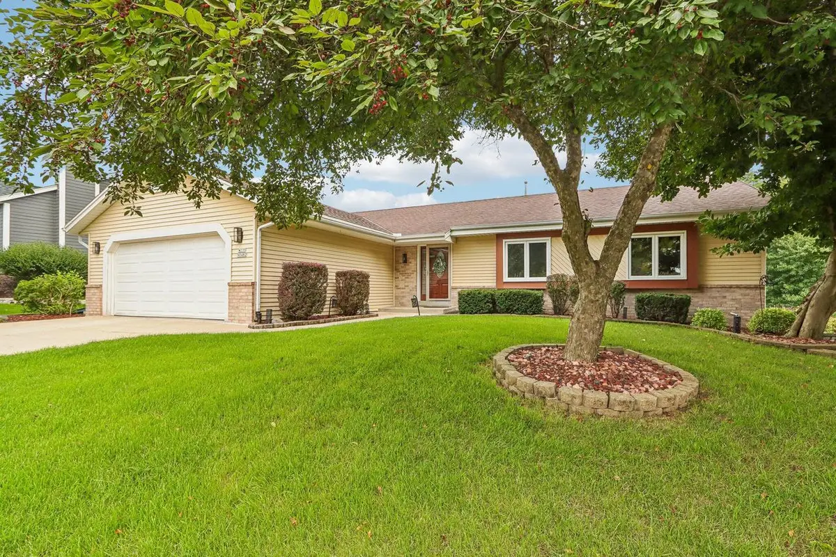W235N6482 Outer Circle DRIVE, Sussex, WI 53089 - #1