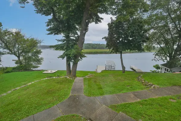 5725 E Peninsula DRIVE, Waterford, WI 53185
