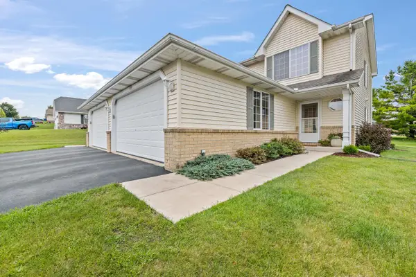 1133 Ellys WAY, Slinger, WI 53086