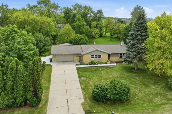 N68W15651 Chateau DRIVE, Menomonee Falls, WI 53051