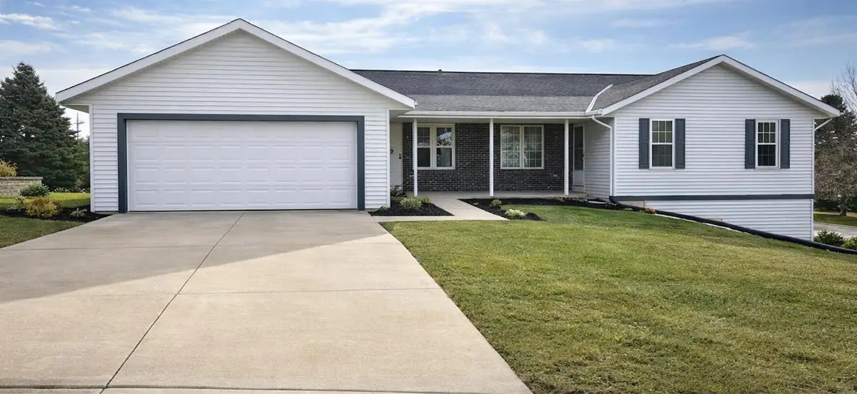 622 Lous WAY, Slinger, WI 53086 - #1