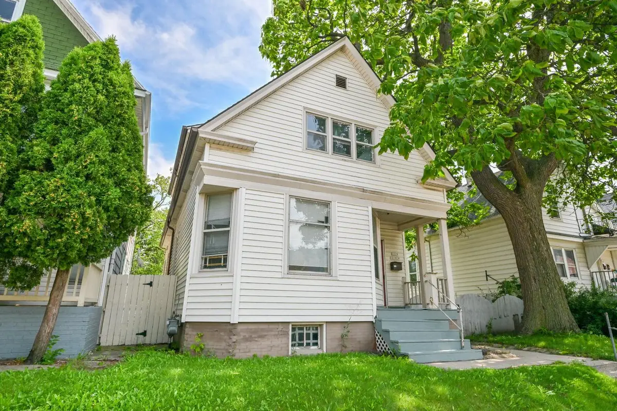 1219 W Windlake AVENUE, Milwaukee, WI 53215 - #1
