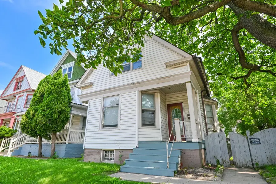 1219 W Windlake AVENUE, Milwaukee, WI 53215 - #2