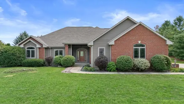 227 Hunters CROSSING N, Slinger, WI 53086