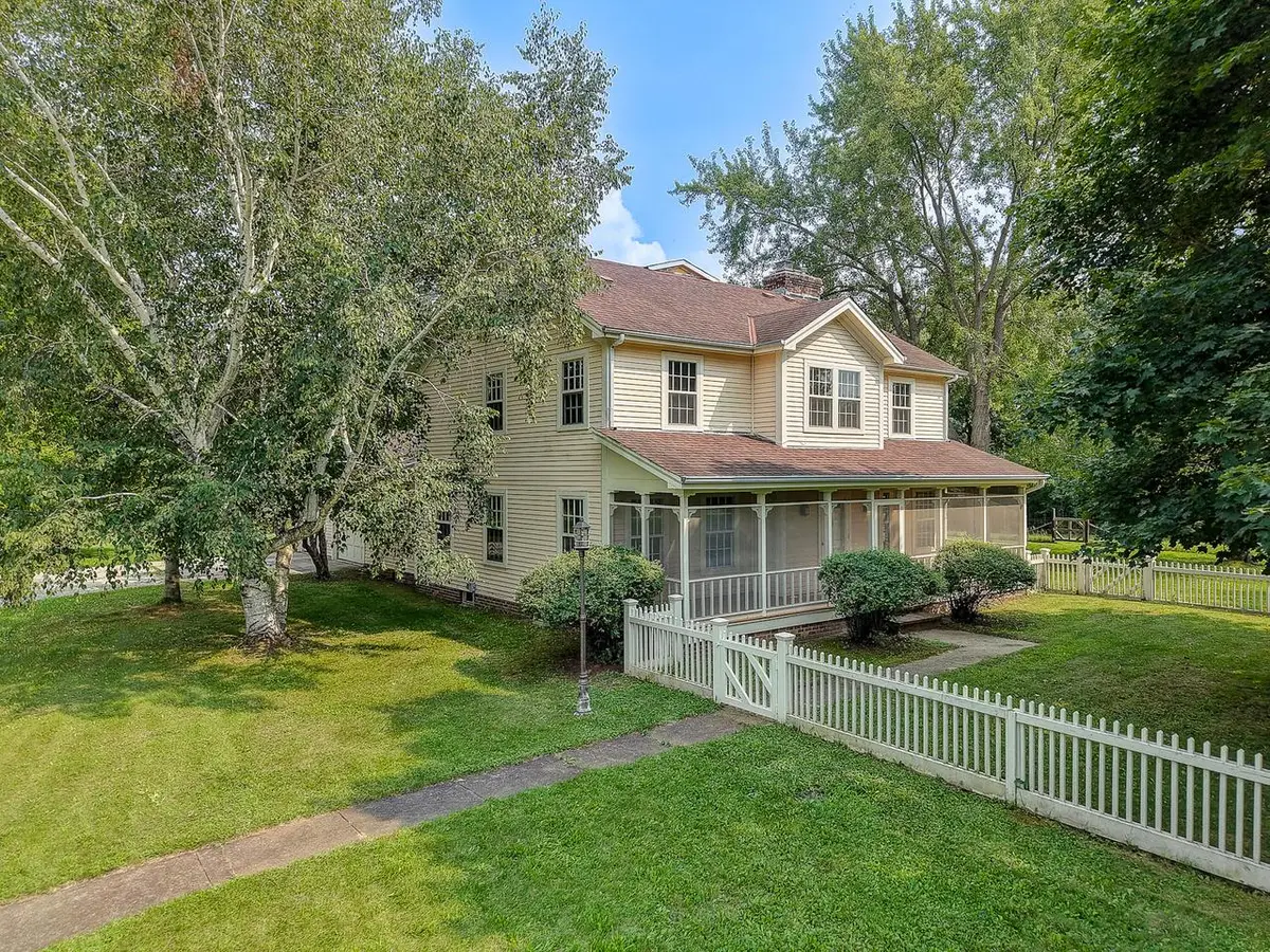 324 S Sawyer ROAD, Summit, WI 53066 - #1