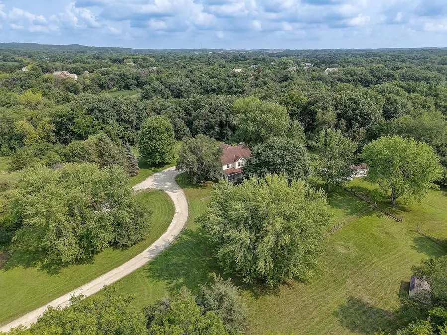324 S Sawyer ROAD, Summit, WI 53066 - #2