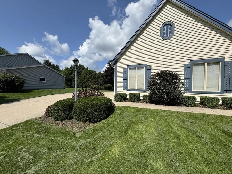 680 River Meadow DRIVE, Hartland, WI 53029 - #2
