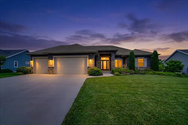 5227 Kings WAY, Mount Pleasant, WI 53403