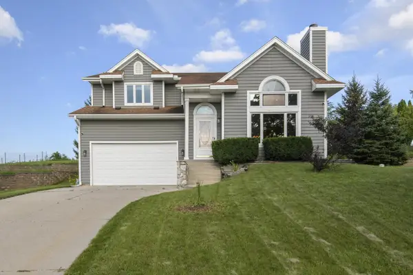 1497 Sunnyridge ROAD, Pewaukee, WI 53072