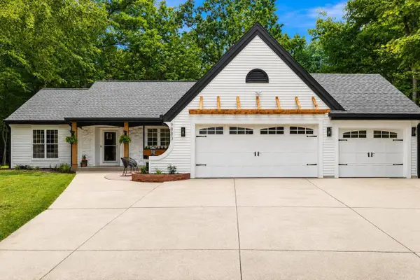 9883 S 35th STREET, Franklin, WI 53132