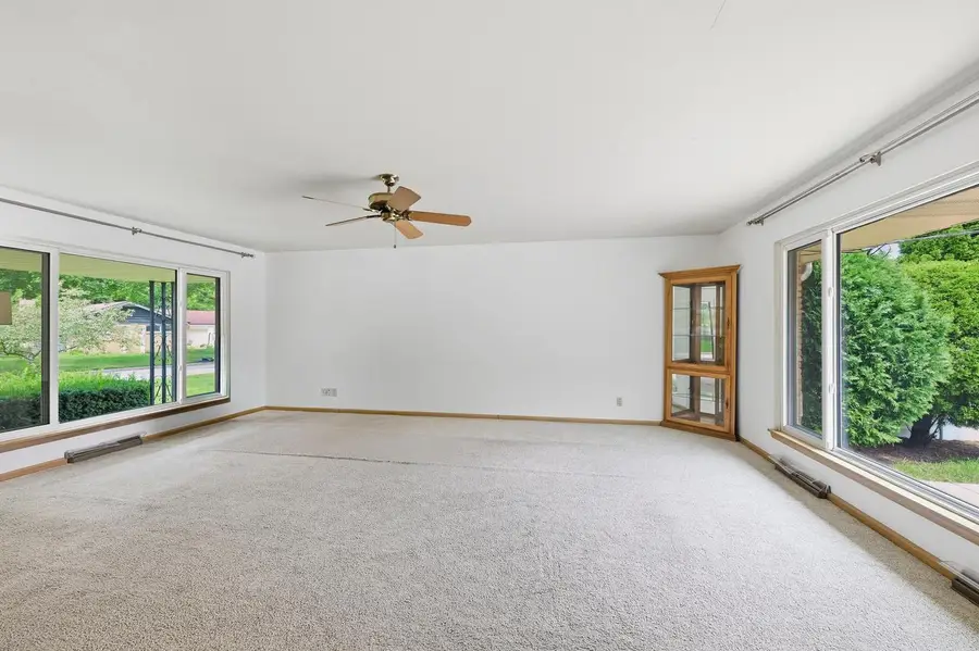 8143 W Raymond LANE, West Allis, WI 53219 - #3