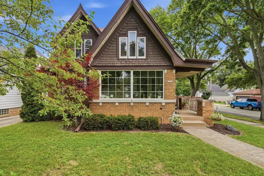 2500 N 58th STREET, Milwaukee, WI 53210 - #2
