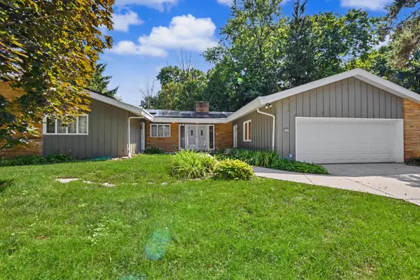 6920 N Beech Tree DRIVE, Glendale, WI 53209