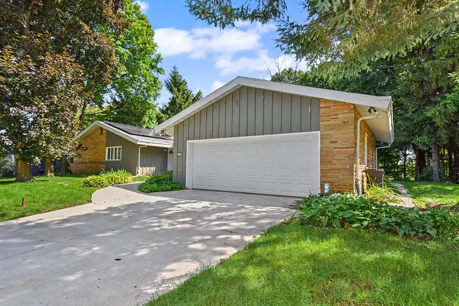 6920 N Beech Tree DRIVE, Glendale, WI 53209 - #3