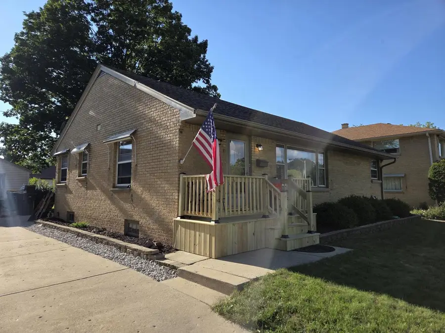 2527 S 82nd STREET, West Allis, WI 53219 - #2