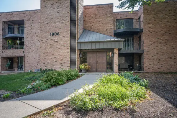 1906 E Shorewood BOULEVARD #354, Shorewood, WI 53211