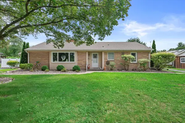 S21W23053 Hillside DRIVE, Waukesha, WI 53186