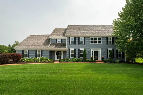 215 E Beechwood COURT, Mequon, WI 53092