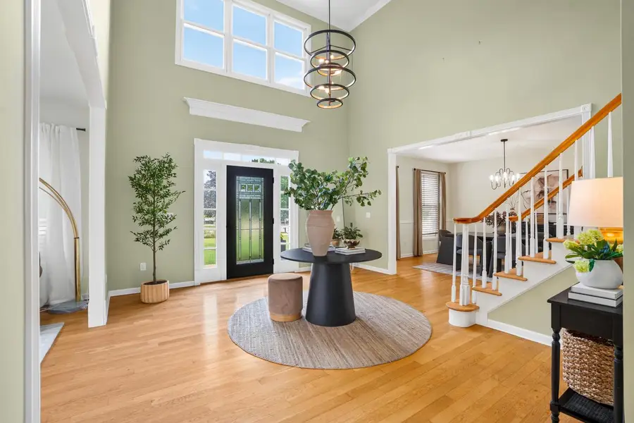 215 E Beechwood COURT, Mequon, WI 53092 - #2