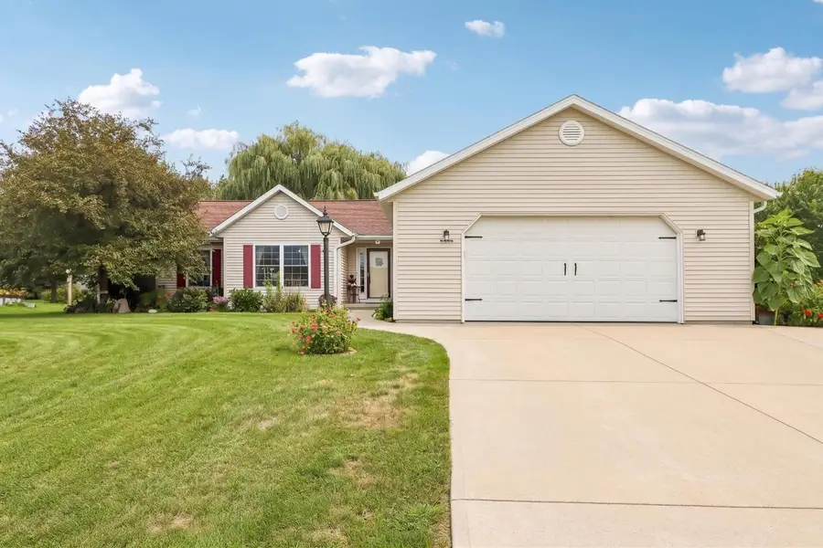 W2055 Summer Hill DRIVE, Helenville, WI 53137 - #2