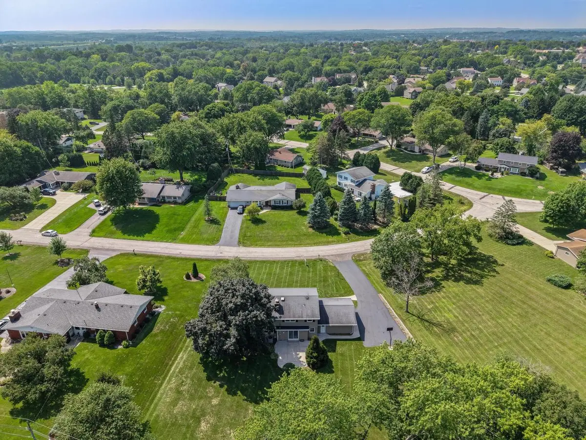 4690 Parkhurst DRIVE, Brookfield, WI 53045 - #1