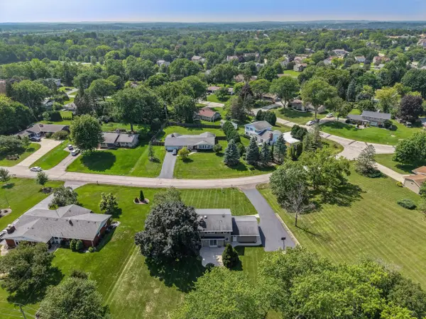 4690 Parkhurst DRIVE, Brookfield, WI 53045