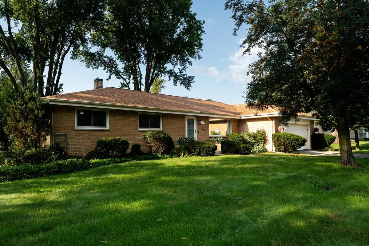 N57W15523 El Camino DRIVE, Menomonee Falls, WI 53051 - #1
