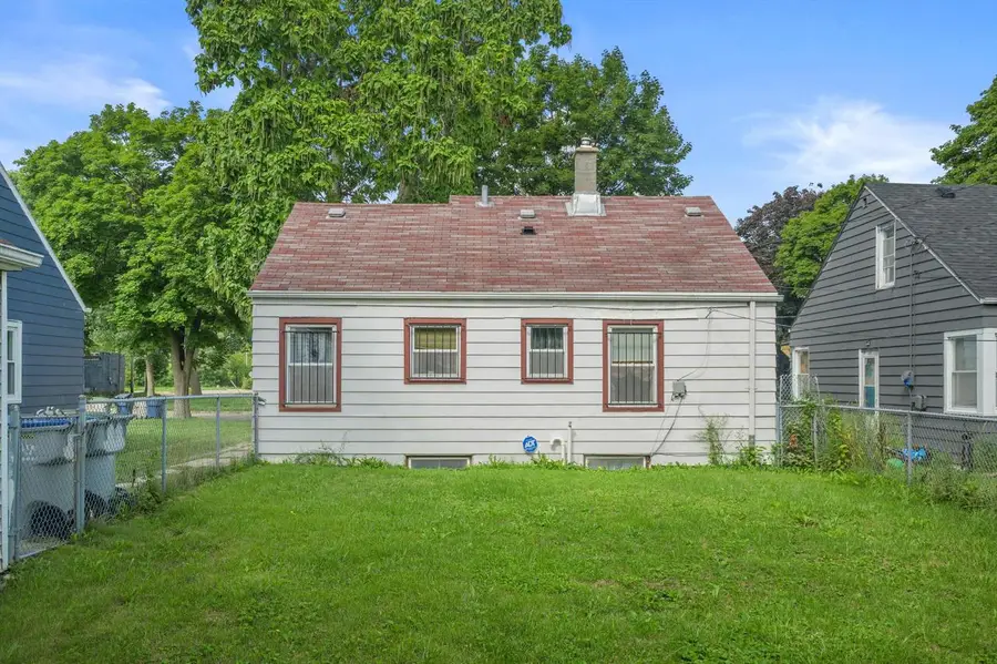4908 N 27th STREET, Milwaukee, WI 53209 - #3