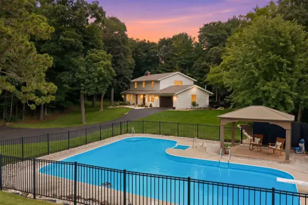 W342S4524 Moraine Hills DRIVE, Dousman, WI 53118