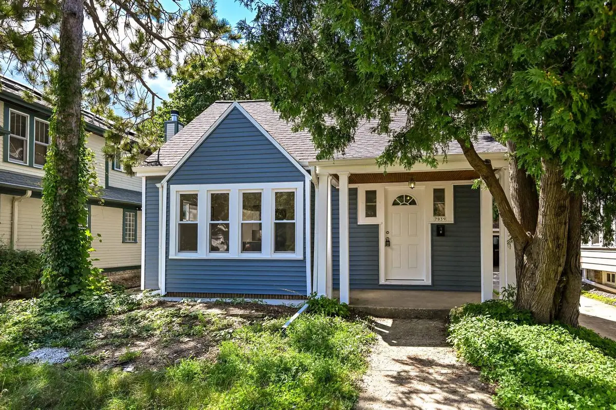 7939 Hillcrest DRIVE, Wauwatosa, WI 53213 - #1