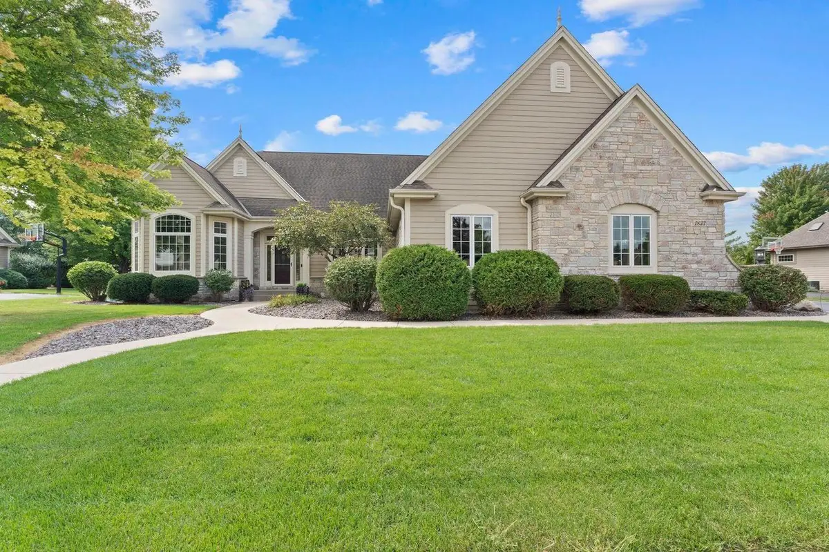 1833 River Lakes ROAD S, Oconomowoc, WI 53066 - #1