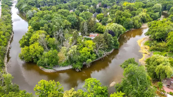 500 W Riverview DRIVE, Glendale, WI 53209