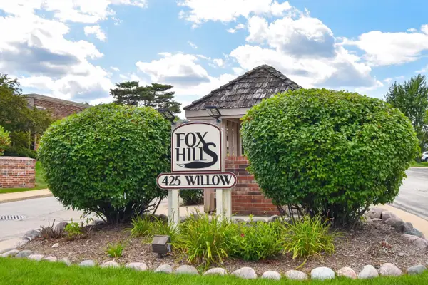 425 W Willow COURT #128, Fox Point, WI 53217