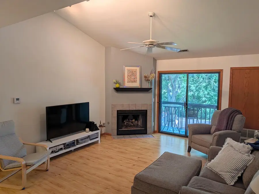 372 Park Hill DRIVE #H, Pewaukee, WI 53072 - #2